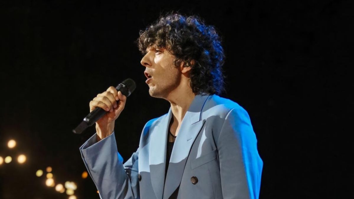 Ermal Meta Ricorda Sui Social Lo Sbarco A Bari Di 20 000 Profughi Albanesi