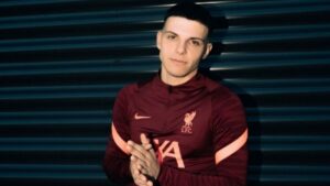 Chi è Rhove? La biografia del rapper - imusicfun