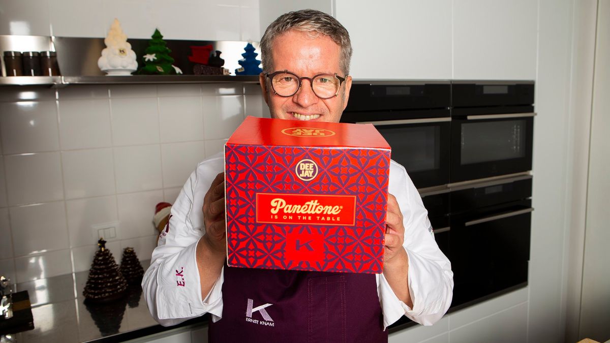Panettone is on the table, Radio Deejay