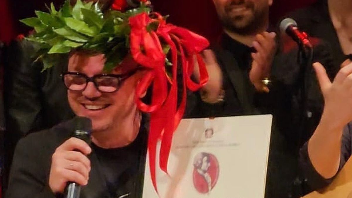 Gigi D'Alessio laurea honoris causa
