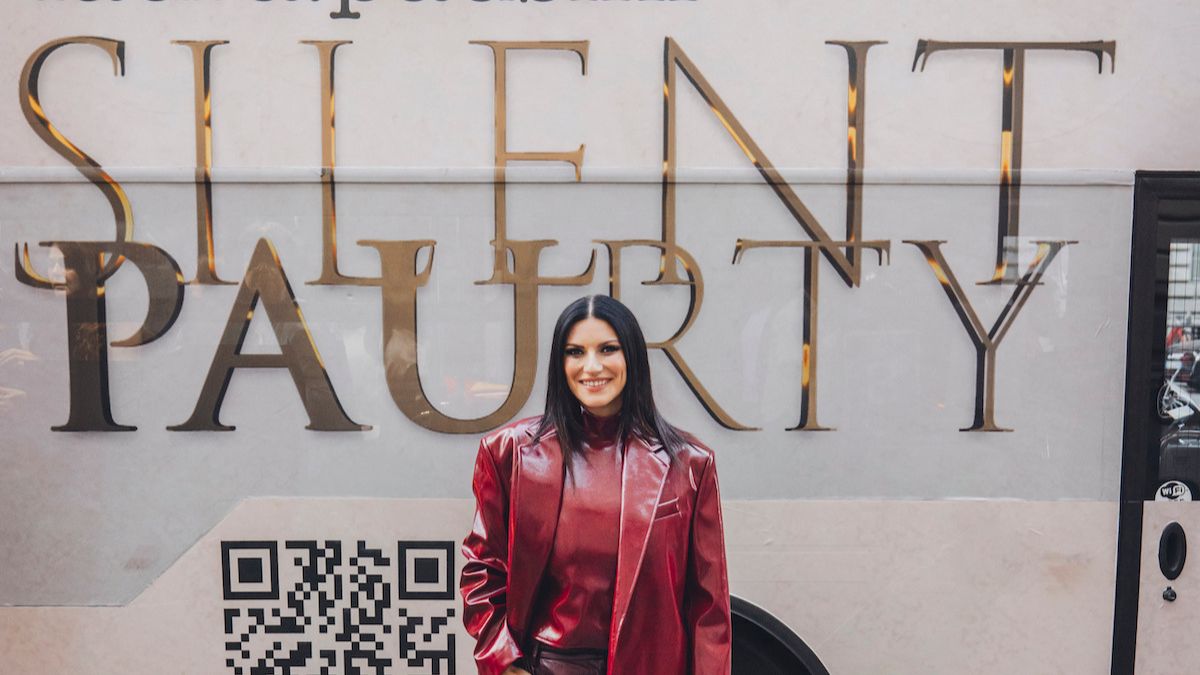 Laura Pausini silent paurtyLaura Pausini silent paurty