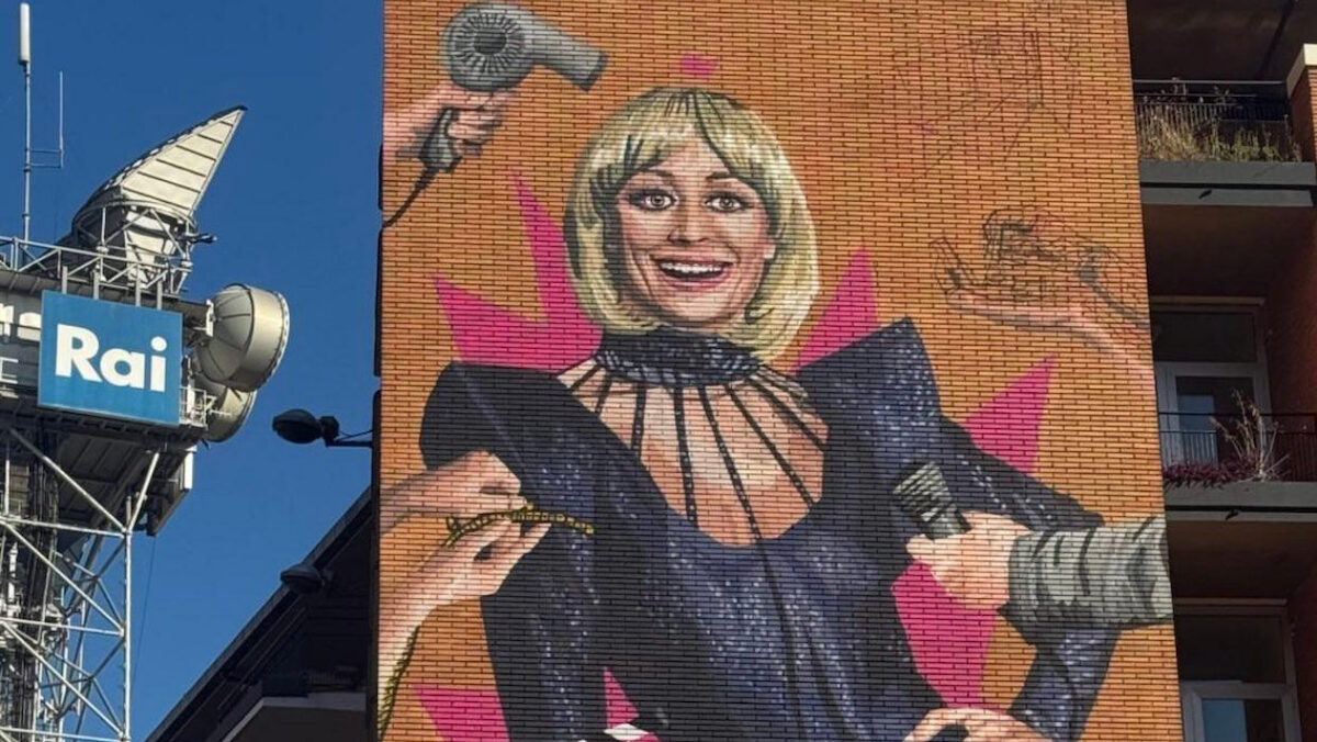 Raffaella-Carrà-murale