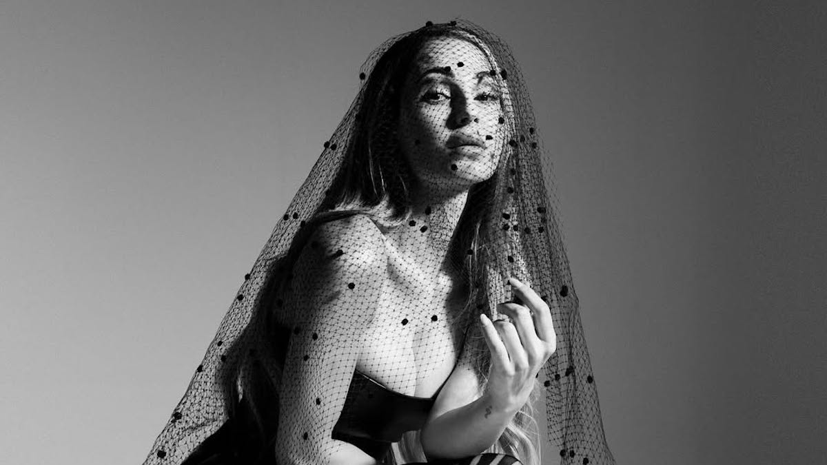 Anna Tatangelo, il nuovo singolo “Inferno” e in autunno live per “Tatangeles”